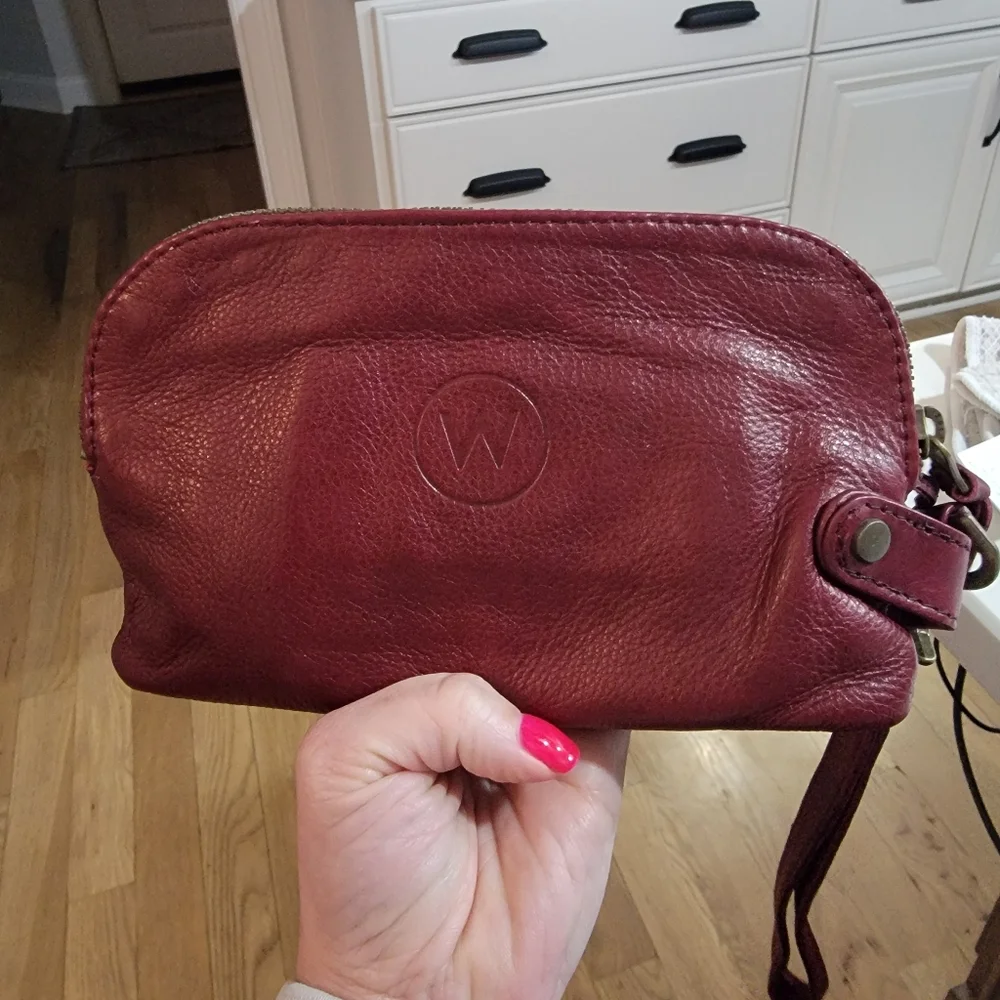 Wanderers Travel Co. Venetian Wristlet Wallet~Burgundy~Leather